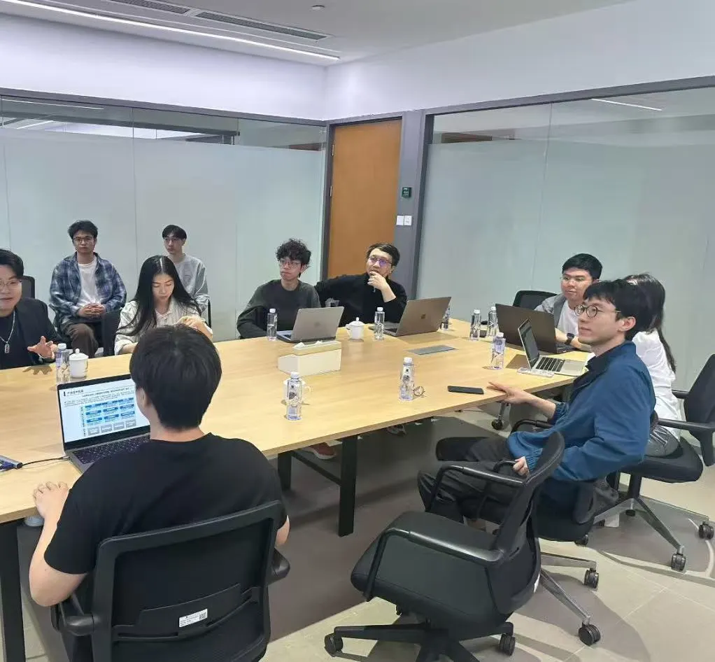 FrontMind 科研团队会议